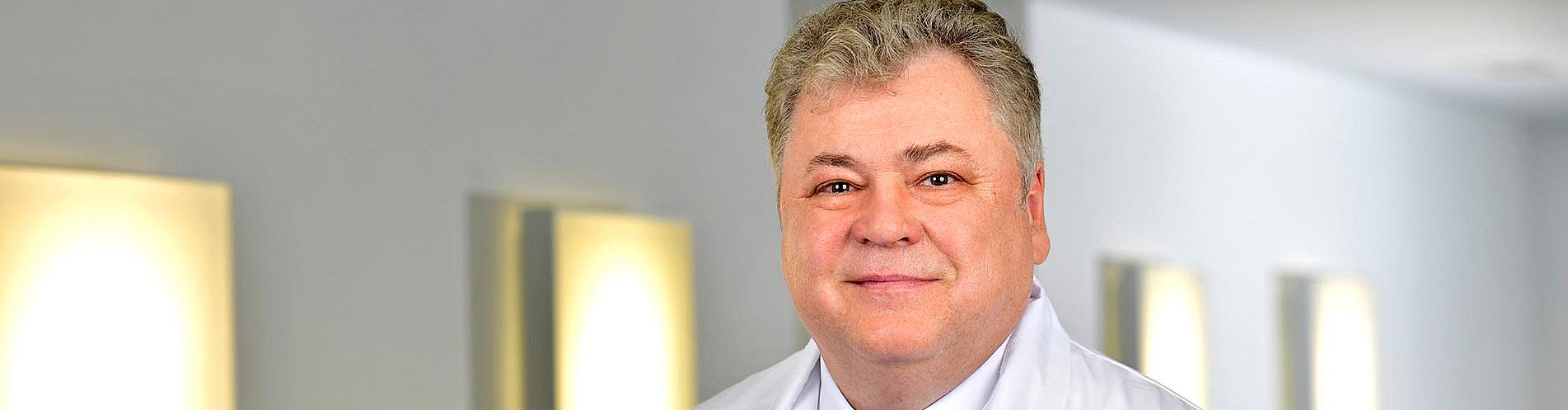 Dr. Dr. med. habil. (RUS) Viktor Reichert