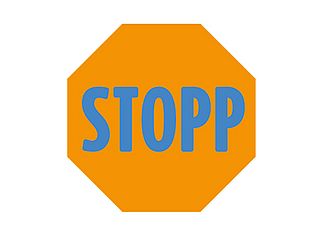 Bild: Stoppschild in orange mit blauer Schrift.